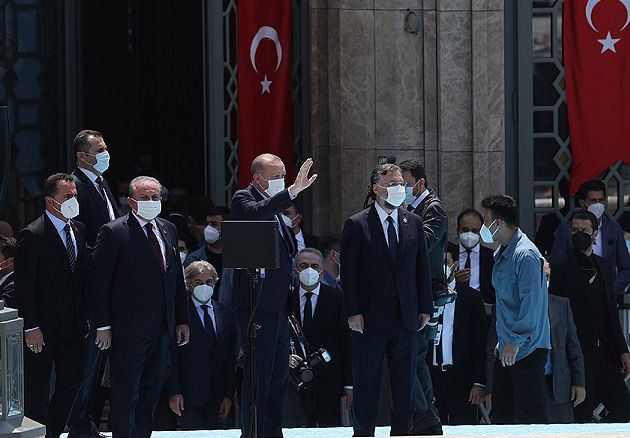 Taksim Camii ibadete a��ld�