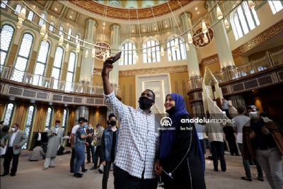 Taksim Camii ibadete a��ld�