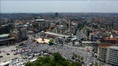 Taksim Camii ibadete a��ld�