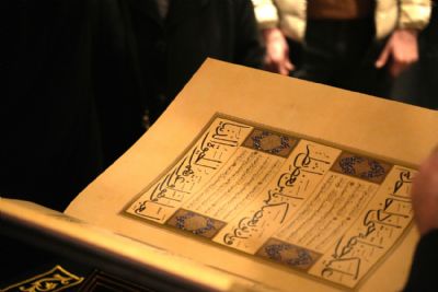 Alt�n Harfler: 114 Mushaf, Tek Kelam Sergisi Taksim Camii K�lt�r Sanat Merkezi�nde Ziyaret�ilerle Bulu�tu
