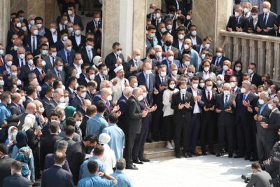 Taksim Camii ibadete a��ld�