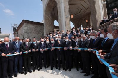 Taksim Camii ibadete a��ld�